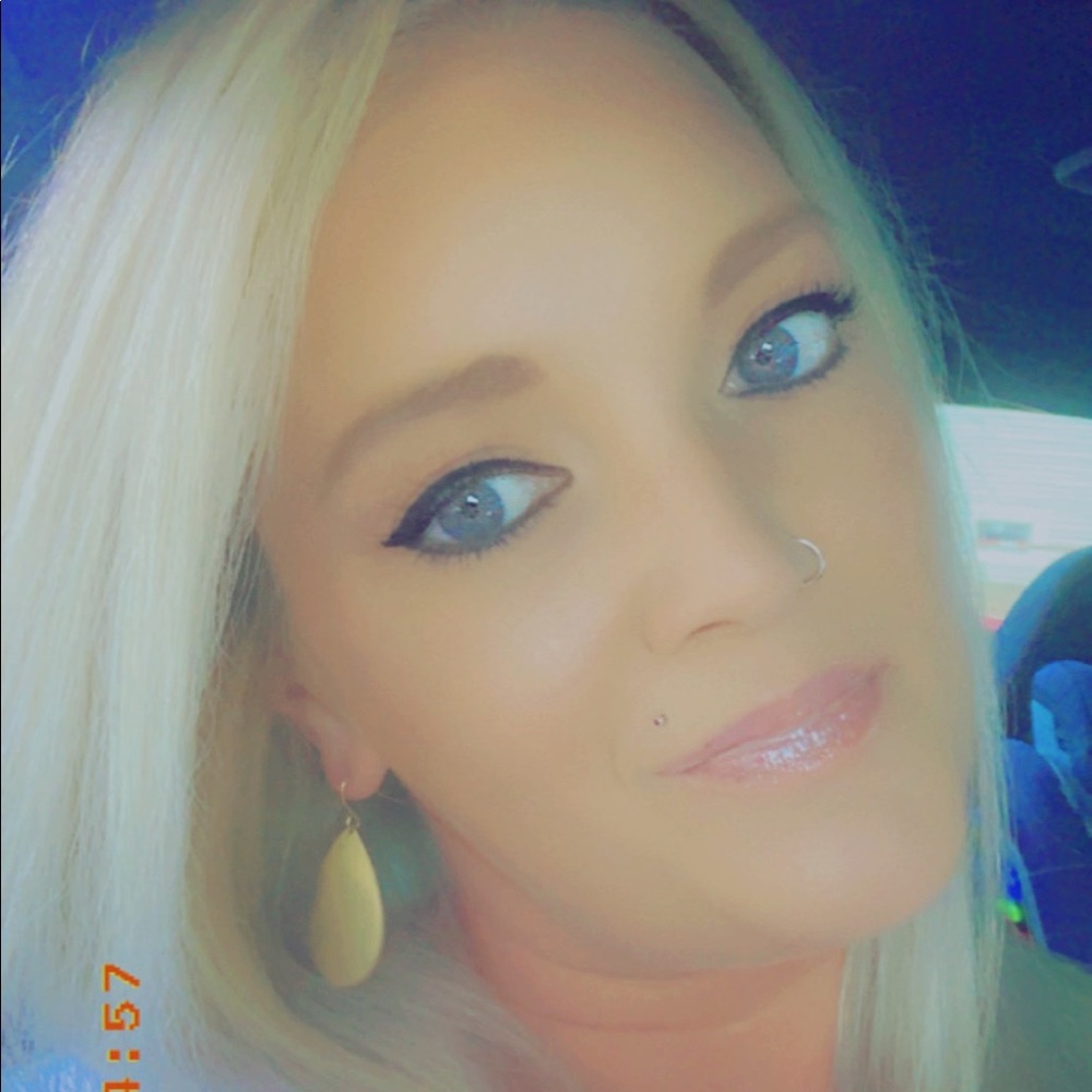 Meet your Posher, Courtney